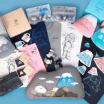 香取慎吾がKAWS:HOLIDAYを一足先に見学中!限定アイテムも販売